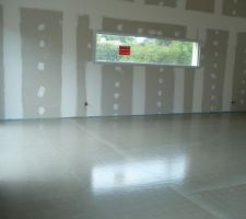 17/06/11 : coulage de la chape liquide