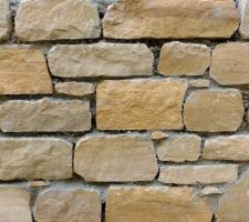 Fa&ccedil;ade"principale"est en pierre du LOT