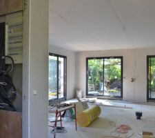 Vue en entrant.
Pose de la GTL (gaine technique logement).
