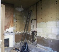 Piece 1 : Décalage des murs pour mettre les pierres apparentes.