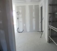 L'entrée, escalier pas encore installé