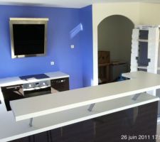 La cuisine et le frigo en attente d'être changé..