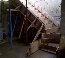 Coffrage escalier du sous sol en cours....