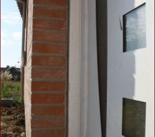 Un conseil, si Maisons France Confort ne vous à pas fait les joints entre les briques et les menuiseries.... faites le vous même !!!