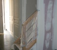 Porte du garage et habillage de l'escalier