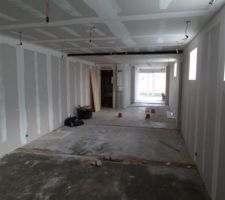 Ici, bientot, un magasin de homecinema :)
