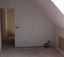 La derniere chambre a l'etage,je n'ait pas pris en photo la salle de bain et les toilette,j'aurais du ?