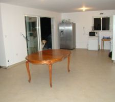 Et oui la cuisine est pas encore arriv&eacute;e (au fond)