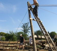 Mon homme en haut de sa "chèvre" il a pris les commandes