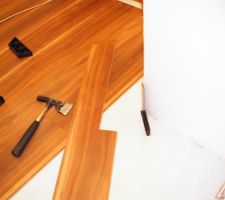 Pose du parquet flottant au Laser !