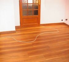 Pose du parquet flottant.
