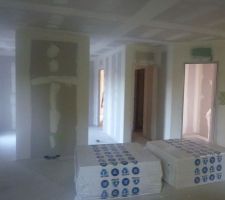 Bandes finies (Salon a gauche, entr&eacute;e &agrave; droite)