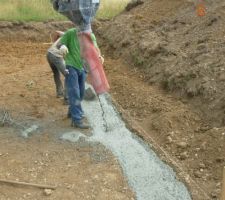 Et oilà les fondations ont été faites en notre présece.tout a été respecté en matière de ferraillage et hauteur de béton et largeur....