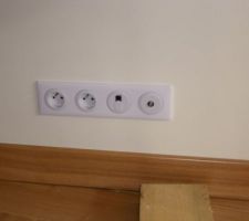 Moulte-prise 2 2P-T   RJ45   TV
