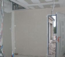 Plâtre sur mur d'entrée