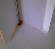 Les gaines de l autre coté de la cloisons du tablau électrique