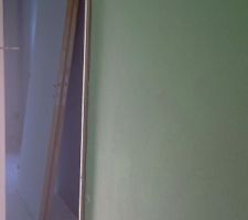 Un bout de cloison placo qui dépasse