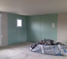 Isolation des murs extérieurs terminés...les plafonds sont posés...les cloisons démarrent lundi!!!