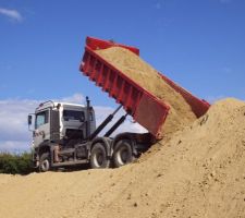45 camions de terre de remblai ... quelqu'un en veut ?