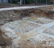 Les engins ont abim&eacute; et detrr&eacute; les gaines que notre futur voisin de derriere venait d'installer...!