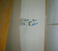Thermostat(caché, mais il est bien dessous)