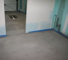 Buanderie   garage dans le fond