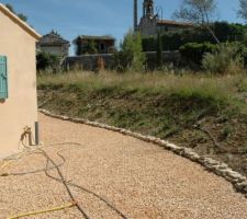 Protection par plantes de rocailles.