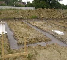 On voit qu'il n y a pas les fers verticaux dans les fondations