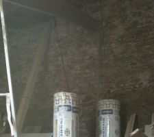 Ce n'est justement pas une charpente traditionnelle et j'aimerai créer une sorte de pergola pour fixé un plafond suspendu, mais comment faire??????