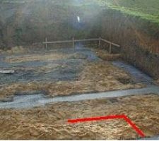 Malfaçon: oubli de la fondation sous le mur d'echiffre (mur de la cage d'escalier)