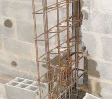 Sellement des aciers de reprise avec la semelle mise en place de l'armature conforme 73*20 pour le poteau P11