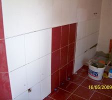 Début des murs de la salle de bain !
J'adore
