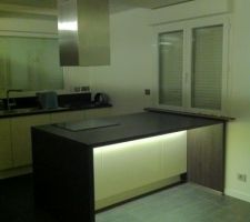 Eclairage sous l'îlot