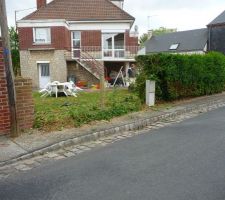 Ouverture de la cloture existante sur la rue pour l'acc&egrave;s au chantier