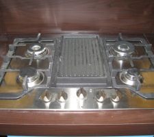 Plaque scholtes avec grill et feux double couronne pour les grosses casseroles quand il y aura plein de monde a manger :-)