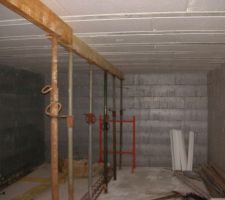 Vue du sous-sol ferm&eacute; (c&ocirc;t&eacute; maison)