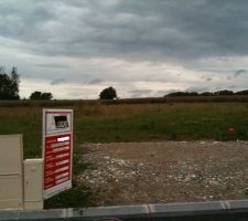 Aujourd'hui, nous sommes all&eacute;s poser le panneau sur le terrain, &ccedil;a prend forme !!