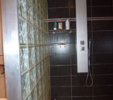 Mur de brique de verre, finition alu