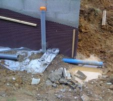 Sortie des eaux usées, du drain en bas du batiment