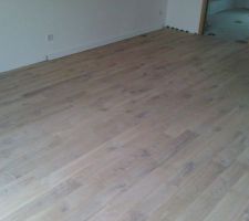 Parquet chambre (chêne blanchi, parquet massif en pose collée)