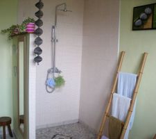 Salle de bain, douche a l'italienne.
