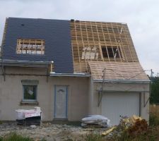 Les couvreurs sont au boulot façade avant