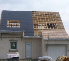 Les couvreurs sont au boulot façade avant