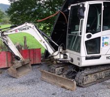 Pelle qui va creuser nos fondations.