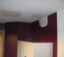 Rebouchage des ouvertures faites pour réparer le problème d'écoulement de la douche