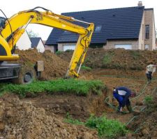 Pose des tuyaux pour la geothermie