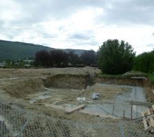 Fondations vues depuis le chemin d'accés