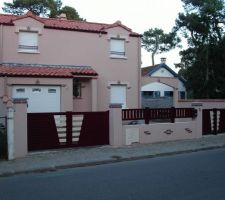 Vue d'ensemble de la façade coté rue sur la largeur totale du terrain (11.50m)