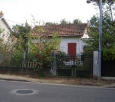 Fa&ccedil;ade cot&eacute; rue de la maison occupant le terrain le jour de l'achat
celle ci a &eacute;t&eacute; d&eacute;truite pour y implanter la nouvelle maison