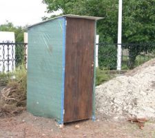 Et un petit WC pour les ouvriers, et c'est moi qui l'ai fais